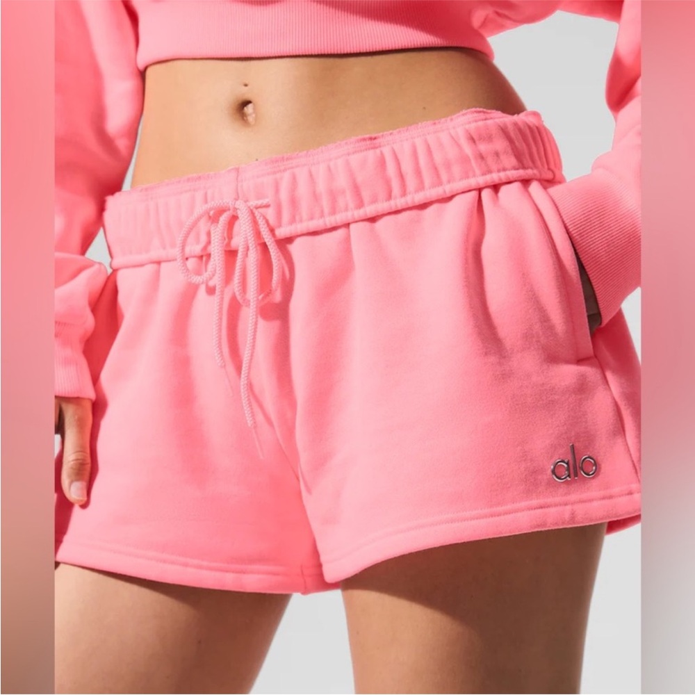 🩷ALO🩷 Neon Bubblegum Accolade Shorts NWT